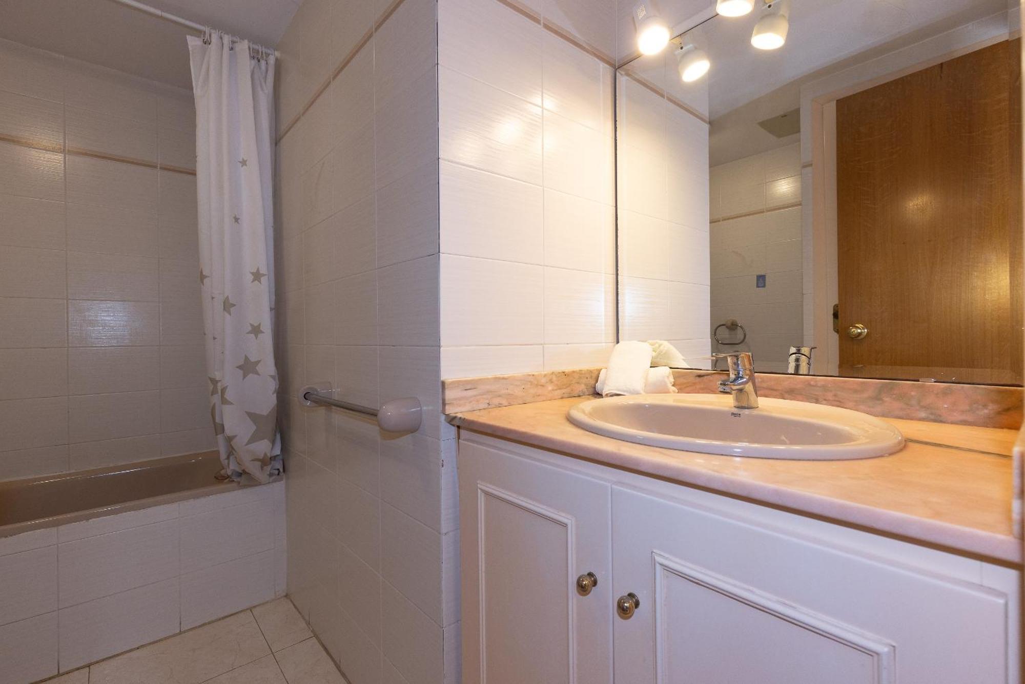 Uhc Txingudi Apartments Cambrils Exteriör bild